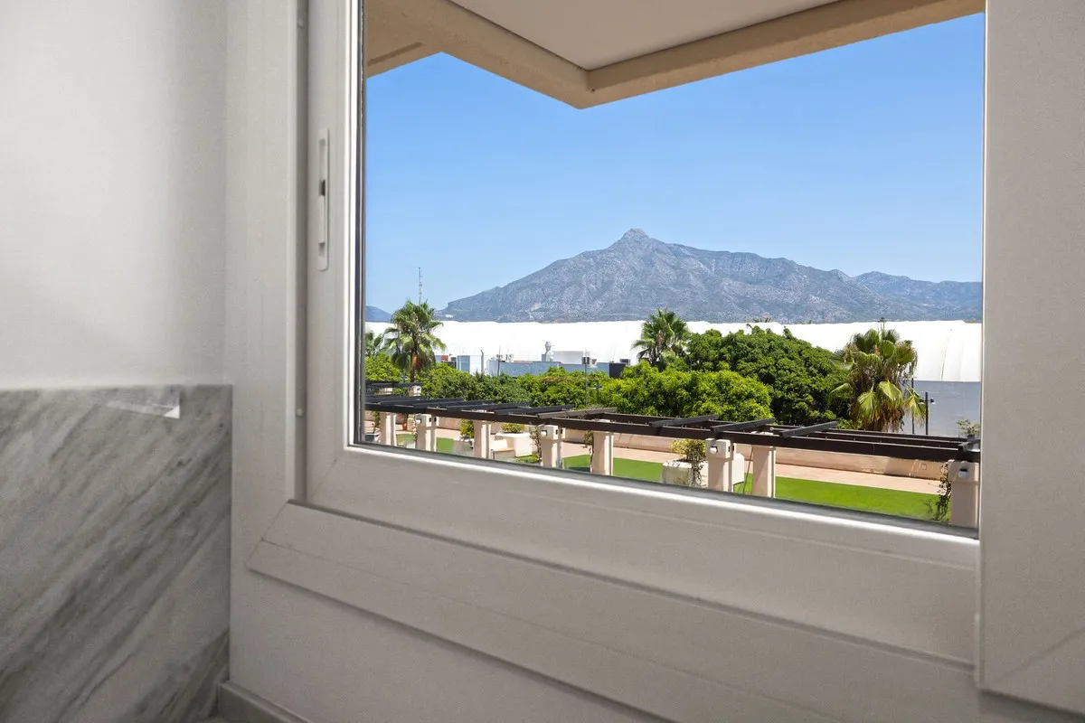 8bb21b2f-7e11-4bd0-866d-7d3e85852baf