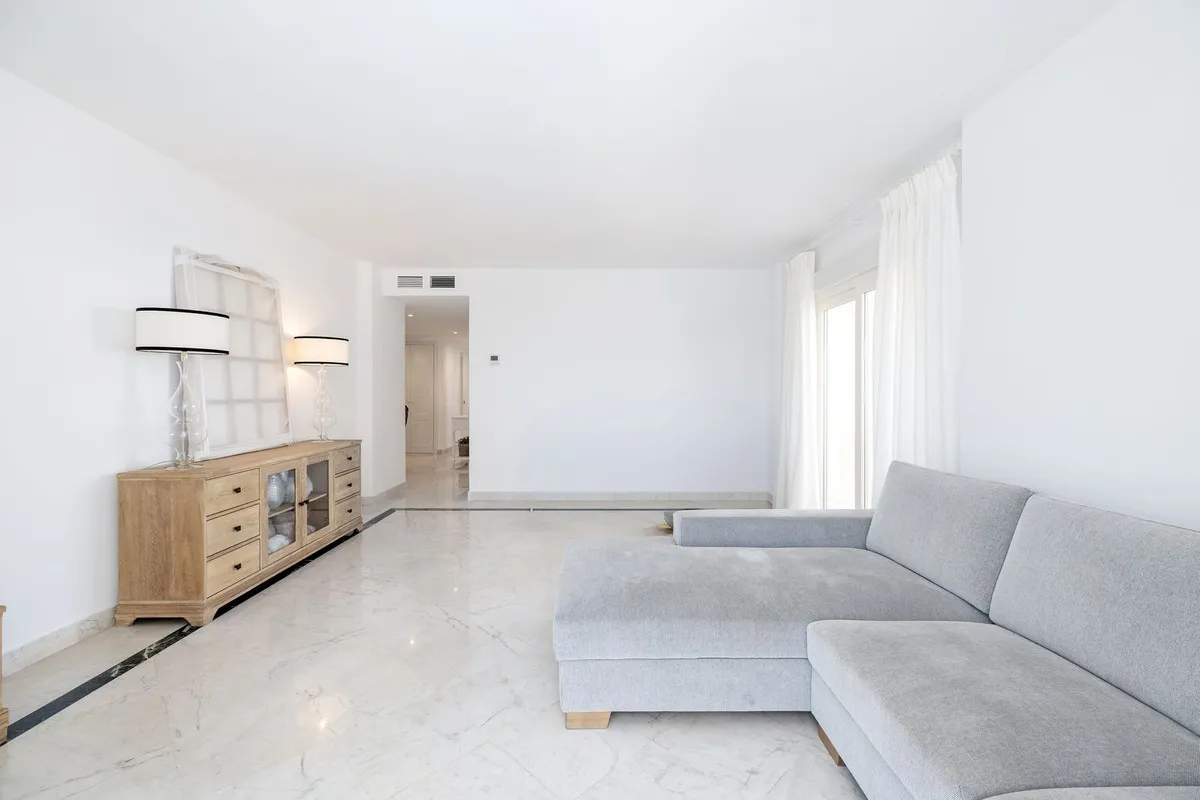 a496d8e1-02b5-4214-879c-8c4b95a7ca1c