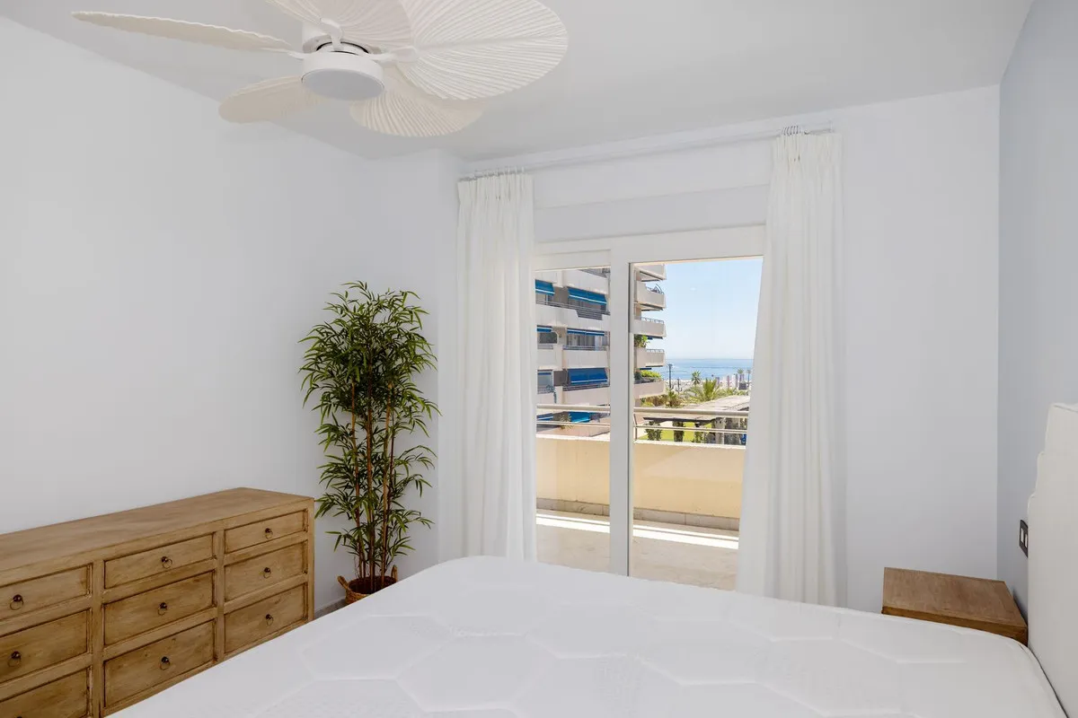 aa7bd9f7-1704-4a9a-9cad-fb6ebf07e123