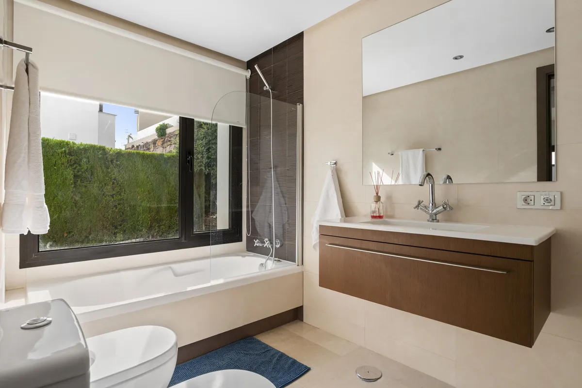 60aaecdc-2337-4f3e-b3f6-68a54a6f9614