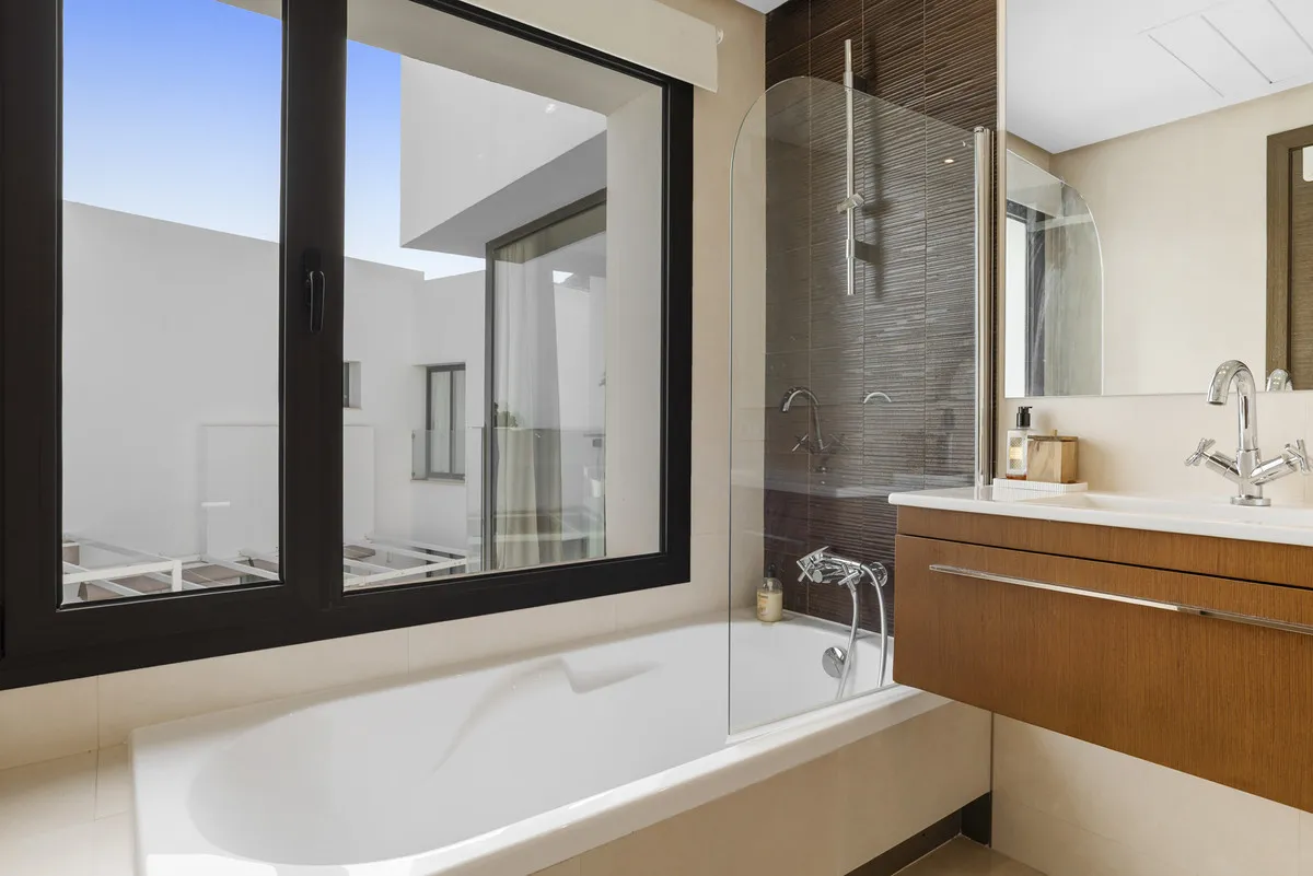 b84fb6b8-65d4-4441-bac9-e938a81c38ed