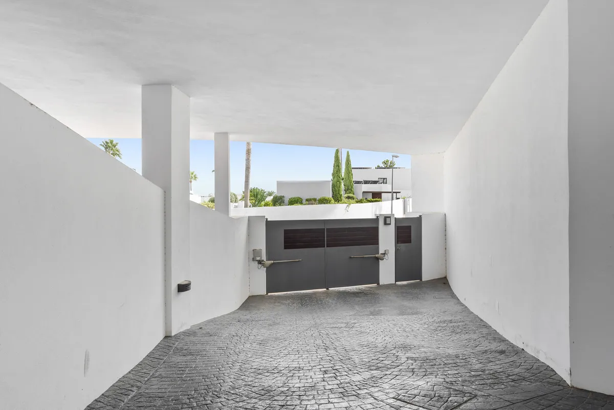 bc857095-53b6-40b5-bead-3011ee442ef0