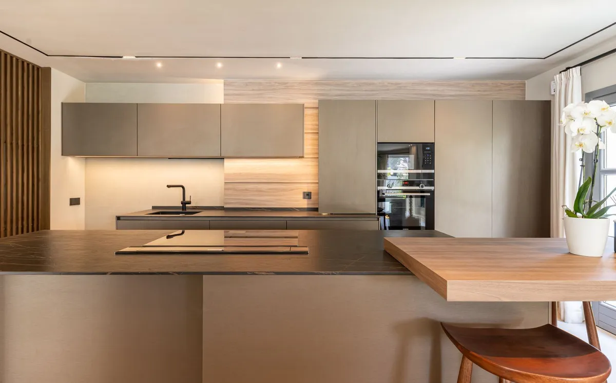 ab53e148-fd9c-41bf-a8b8-ed0eca1aa233