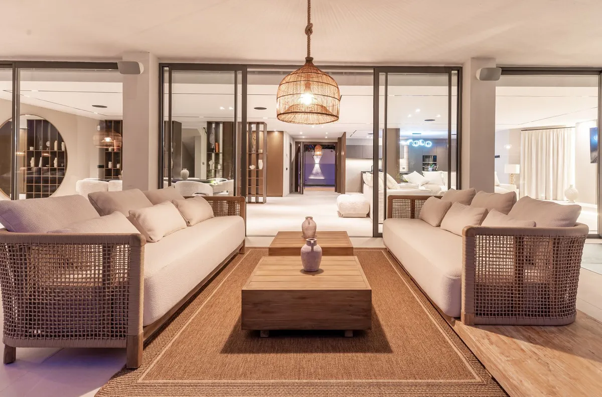 c16d1721-fbca-4eca-8900-6c710704ebba