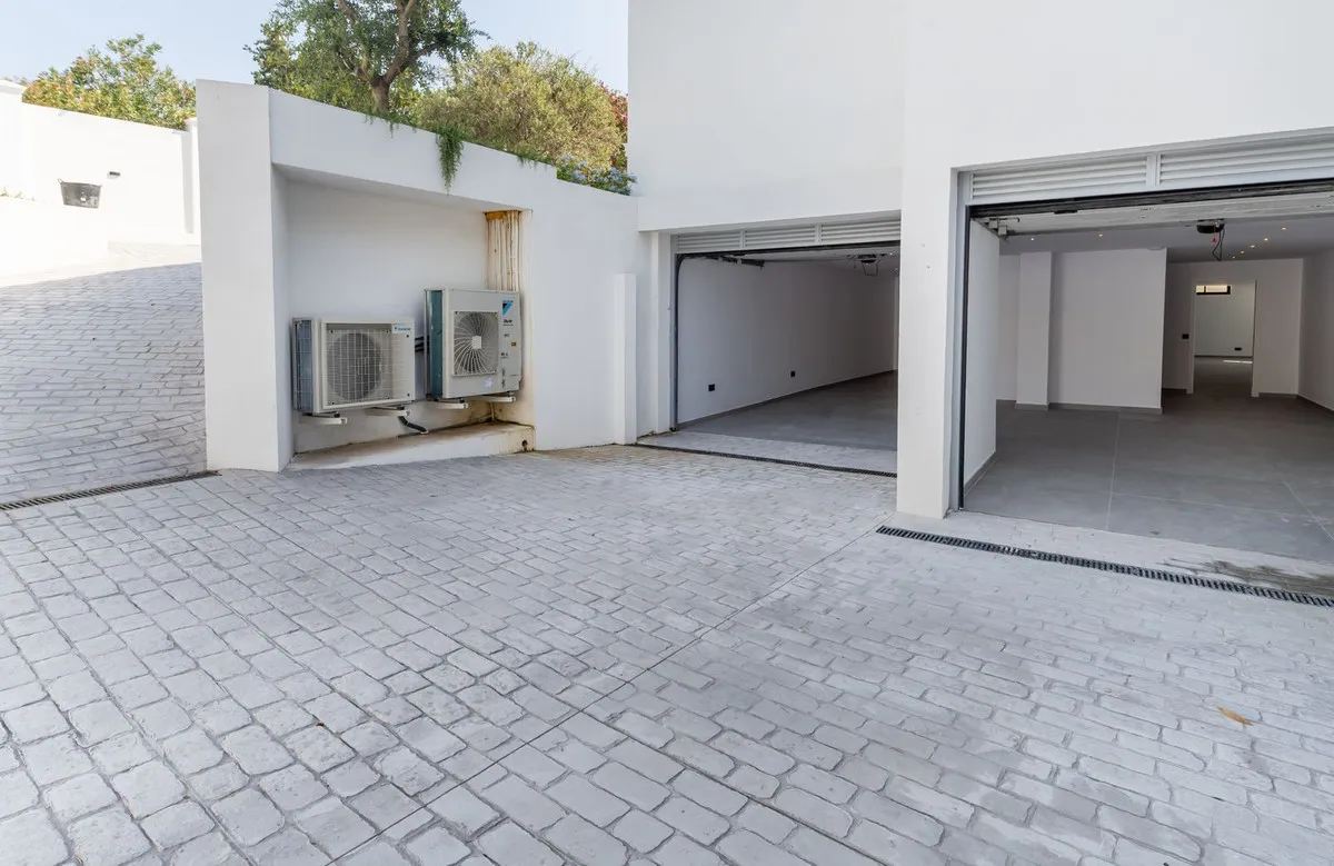 e37b8f33-03cc-400a-9e50-e6ffc1c8d80e