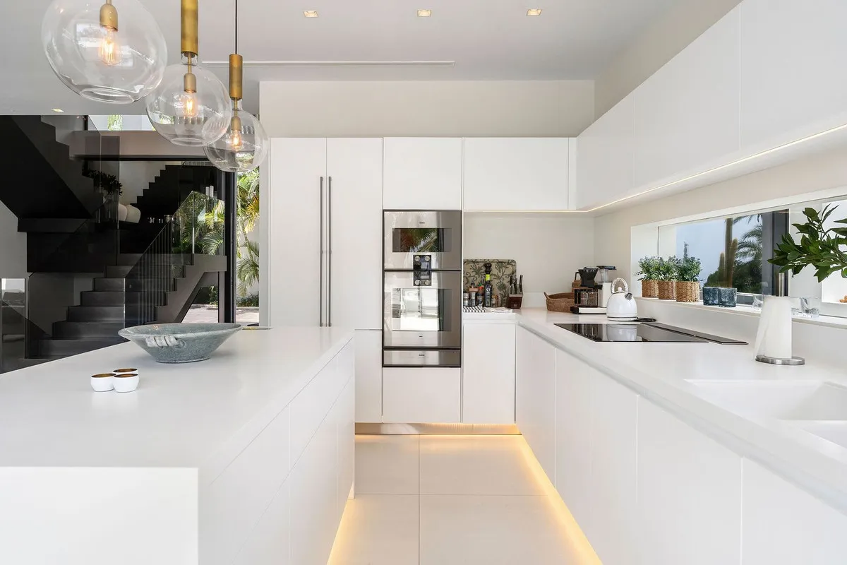 c9b818ae-9001-4147-b871-6cd6a1c04454