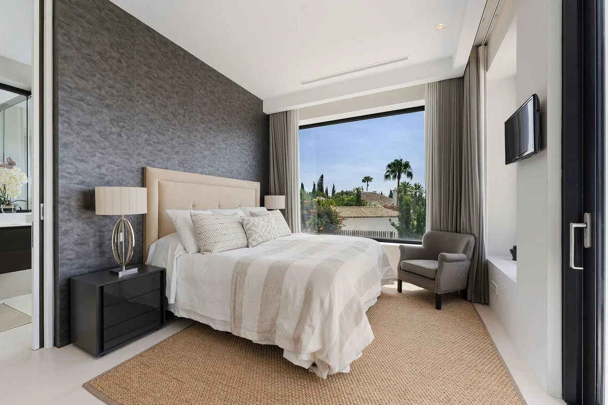 cd913564-79d3-4a13-9f51-ac712aa25ff7