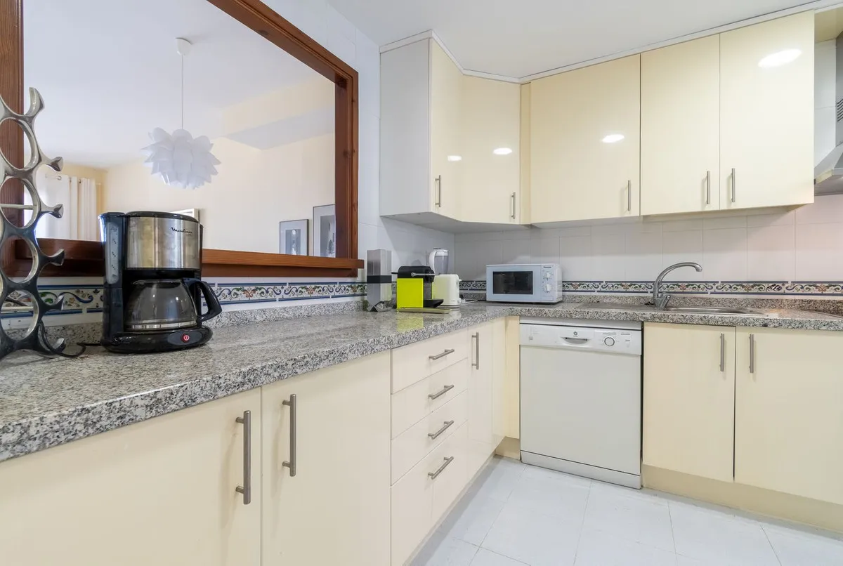 25f9c1e2-be78-4905-b770-70db13657489