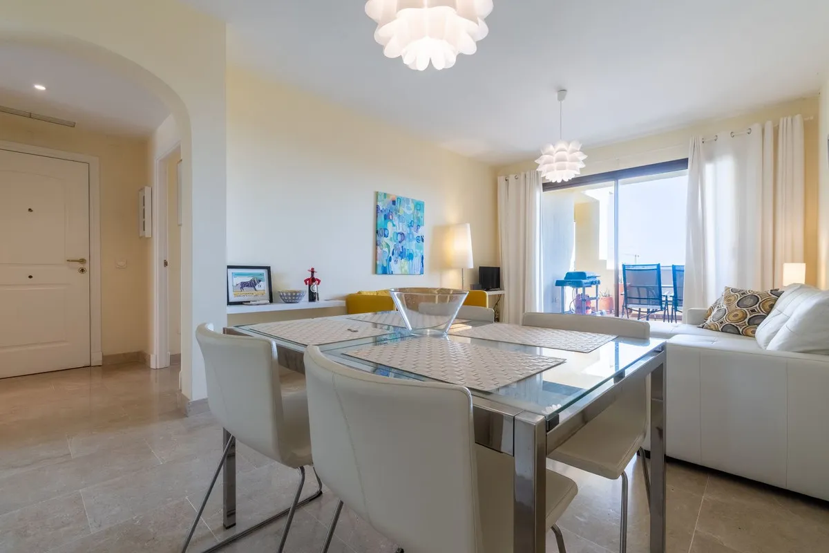 9c73e3e3-d2f1-4ae4-836a-fab12e625d61