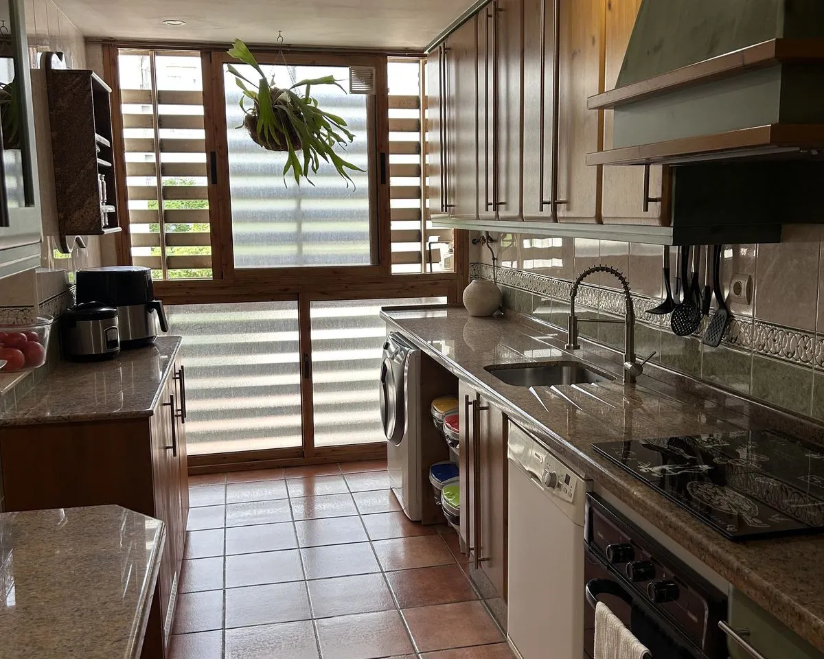 48db9b2e-100a-4437-9a57-76897c619e31