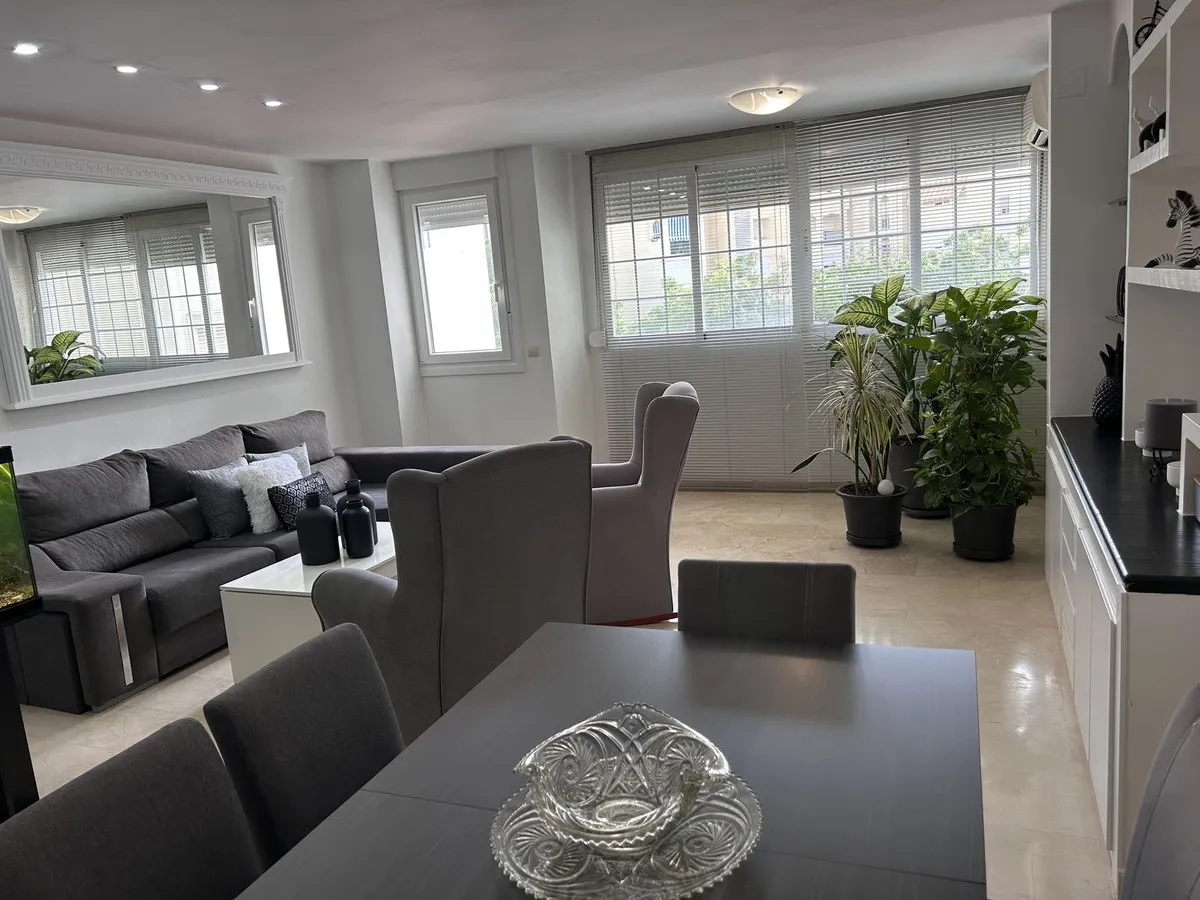 f1305e01-5285-4e42-9ab8-75e8e10f1e80