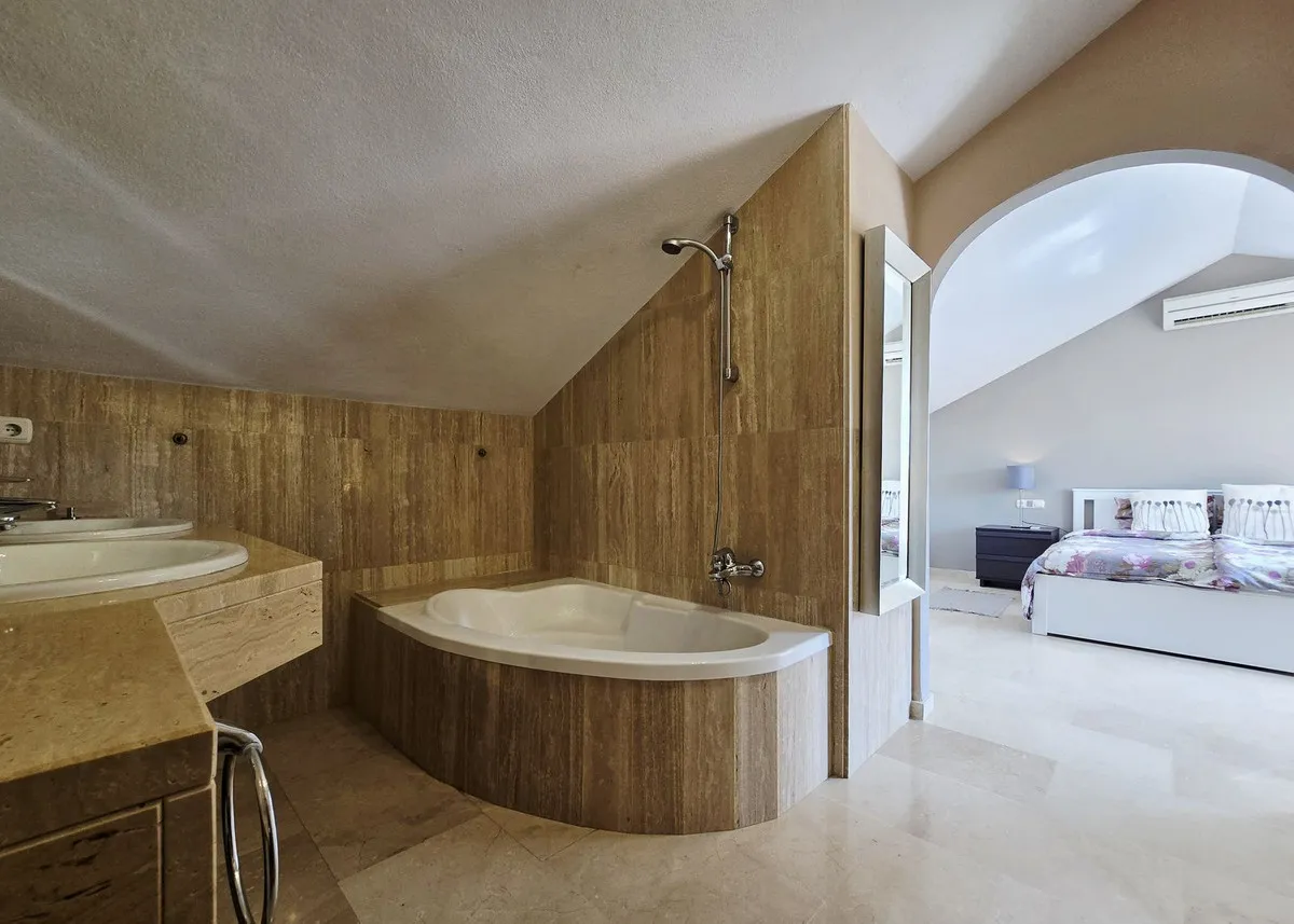 aa5435b2-c3ec-4d71-82b1-e85c1eefaca6