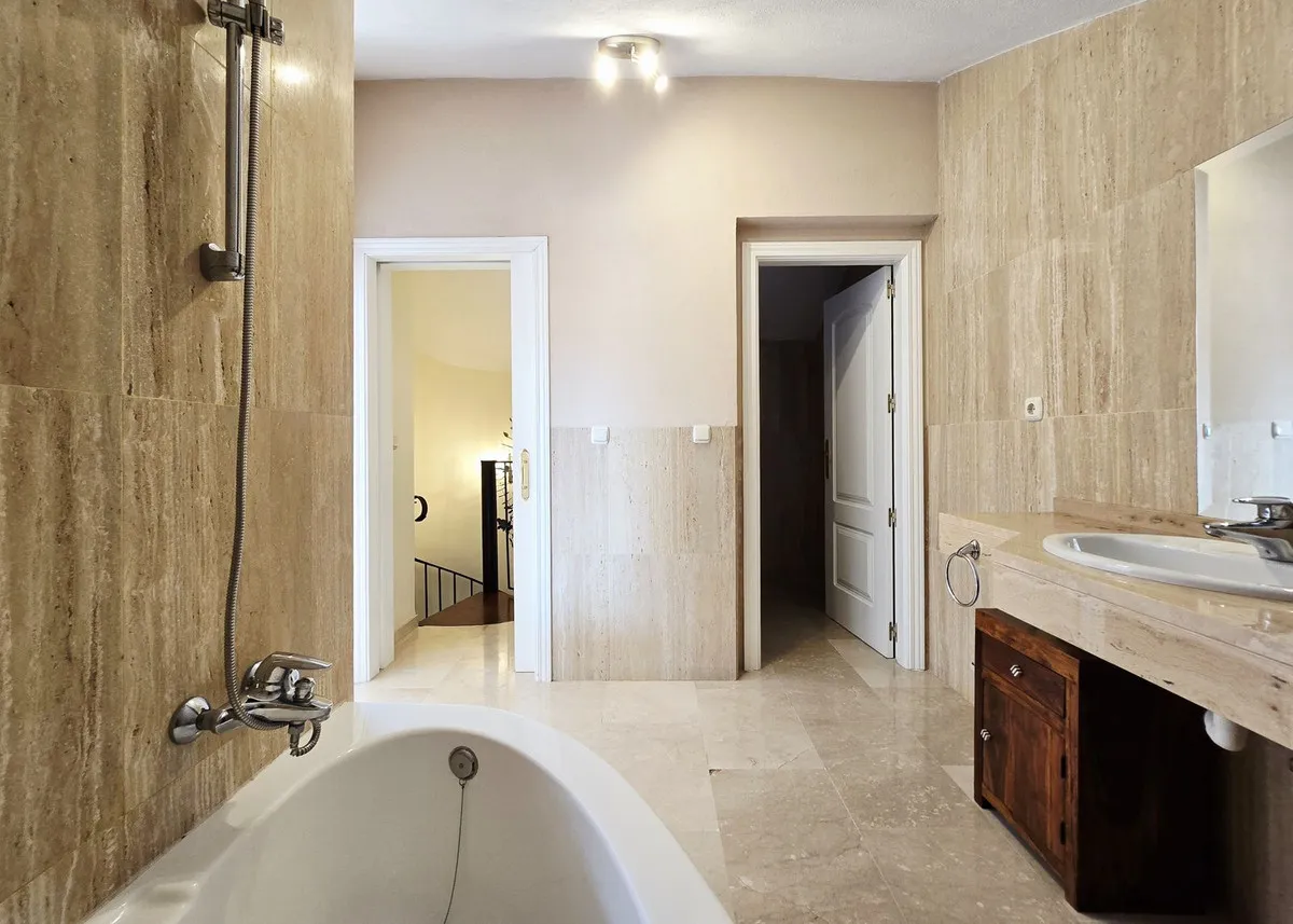 c9c9eedb-ebd0-4adf-9c5e-cc11254e8110