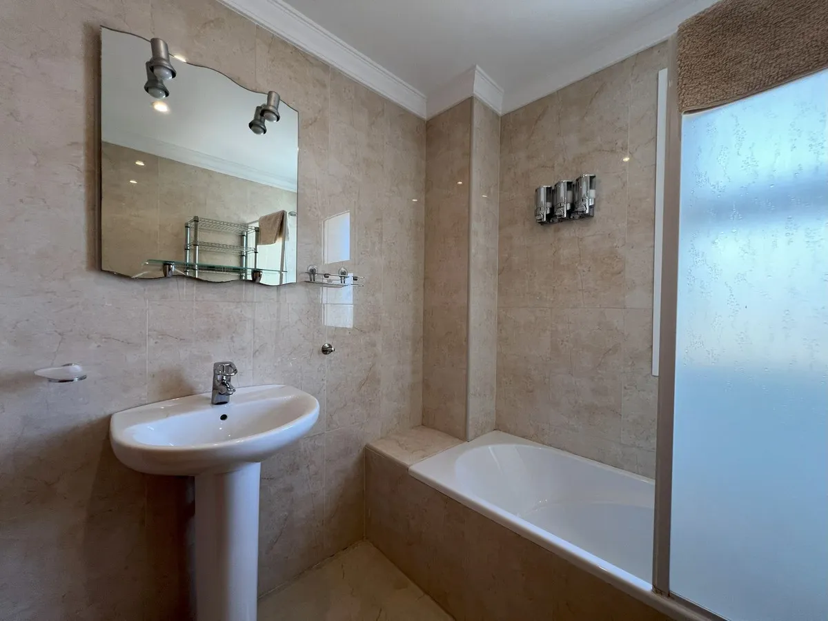 b06282b1-677c-4cc3-8817-1622f3a732b8