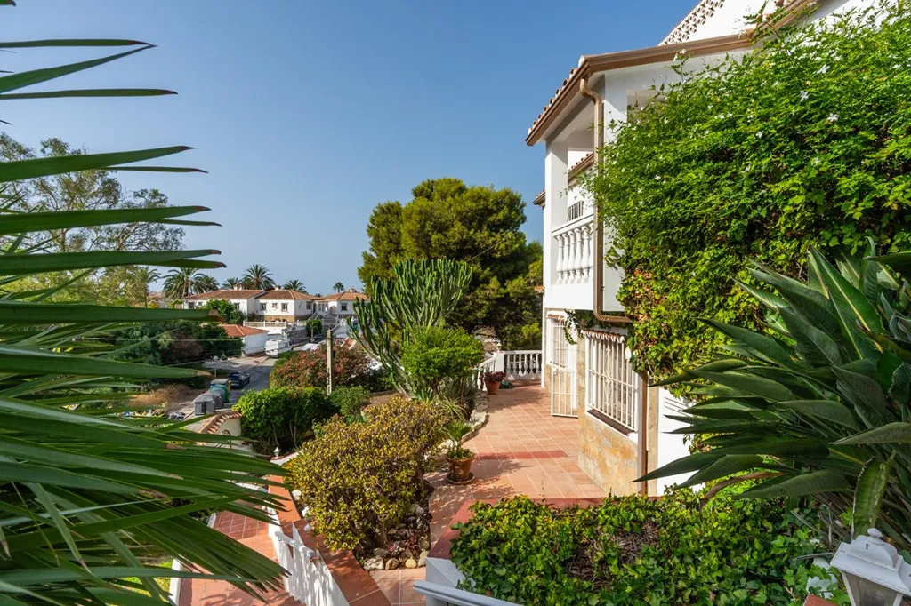 ee00da1b-6028-48d7-b640-18bf1c6b6d34