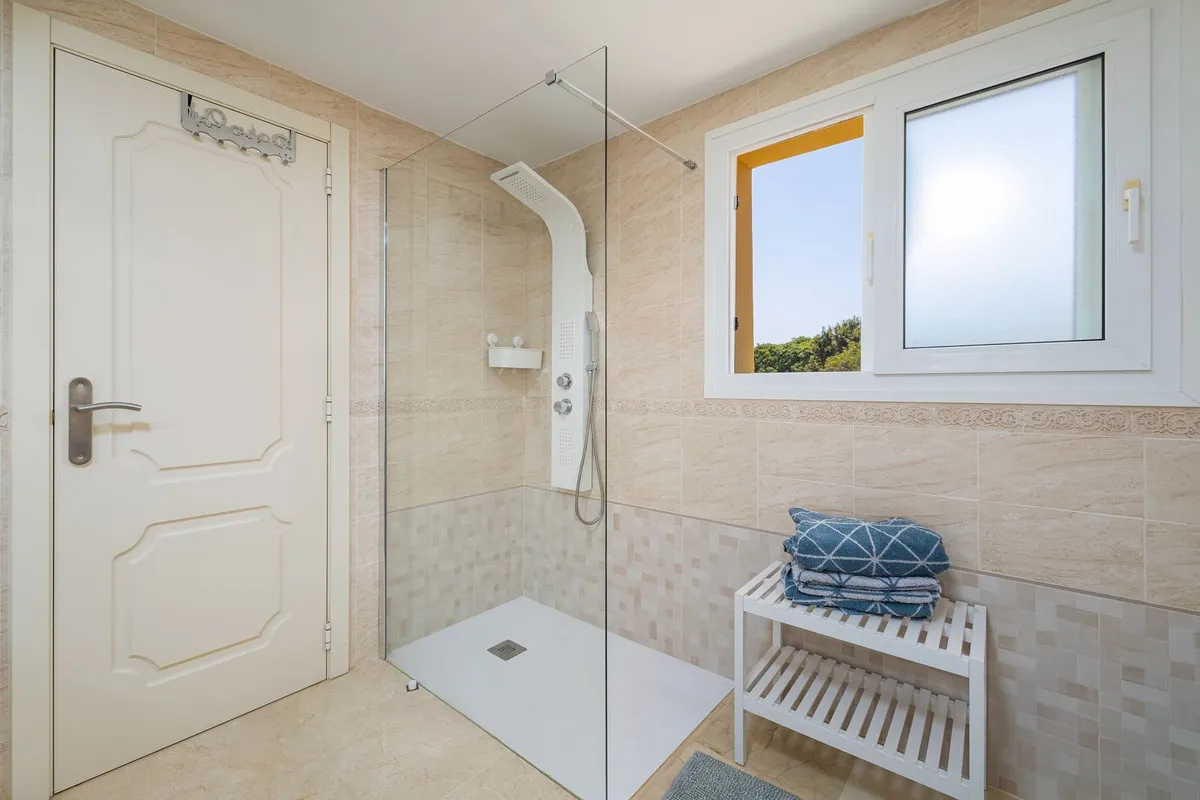 d9e2a260-4b4c-4b4b-b246-b5cb32eaa3fe