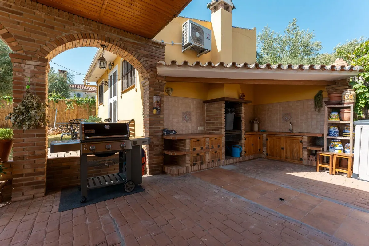 229dd33d-62e2-41c5-9571-315a582a43a1