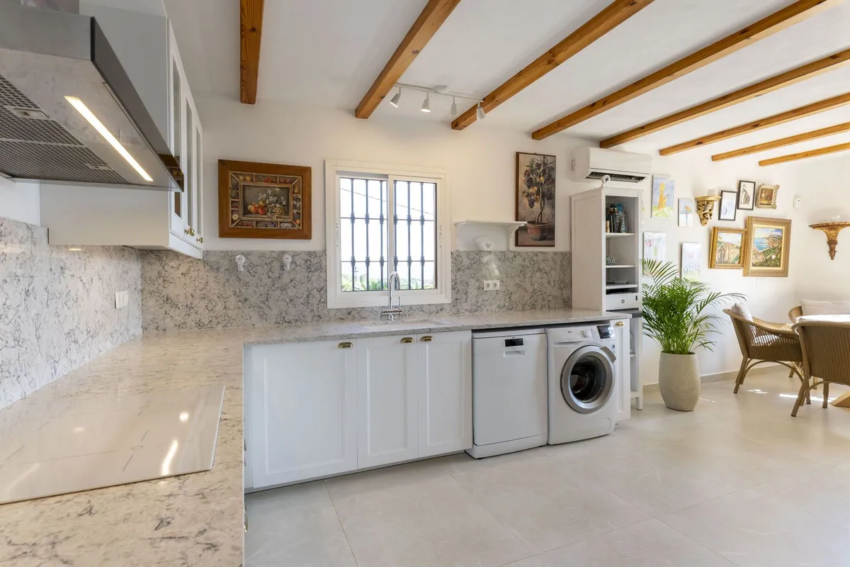 624a950f-0185-453b-8864-47dc6c84725a