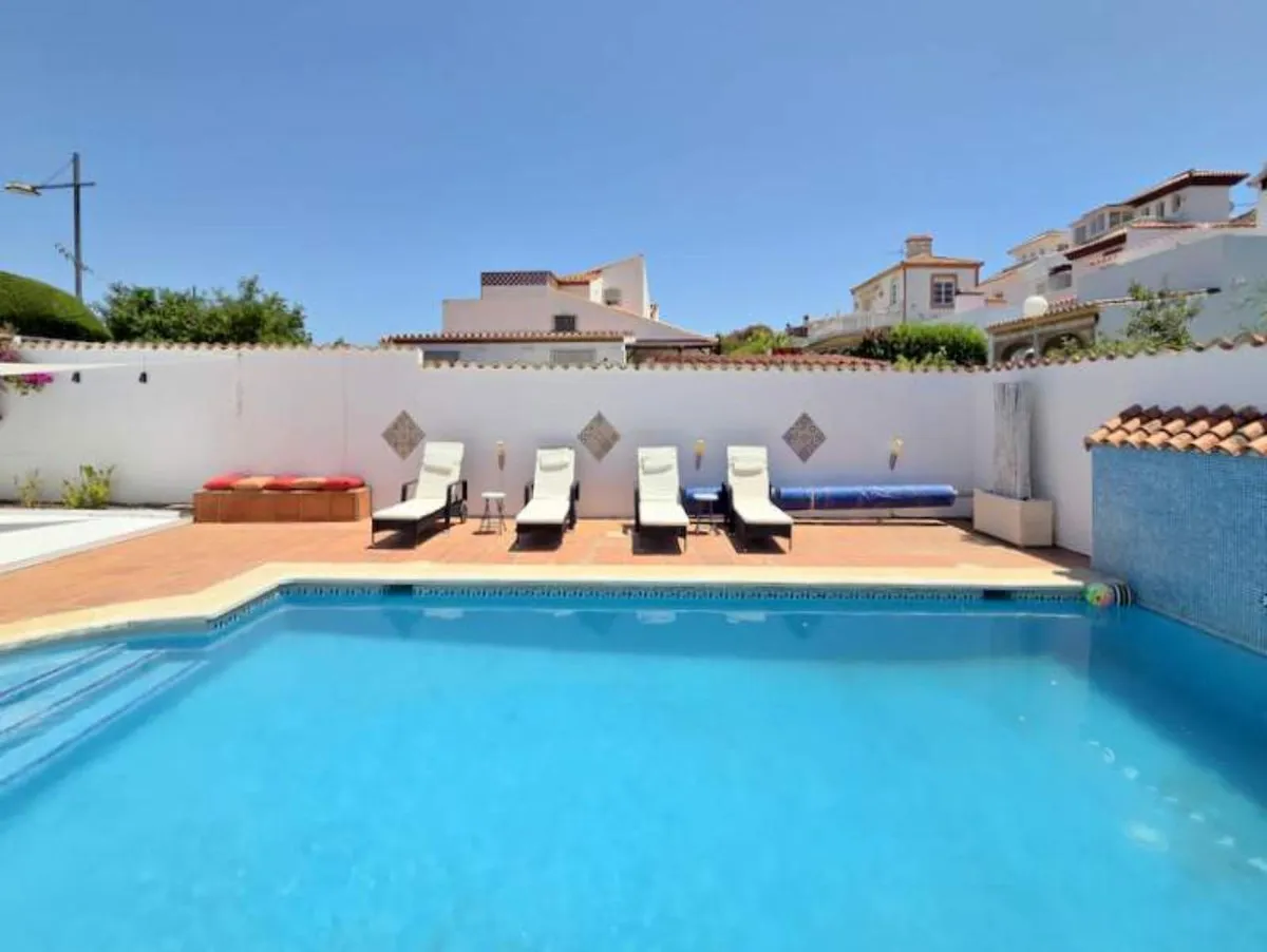 5bb98f76-e035-4e51-a4e4-1376b1764eef