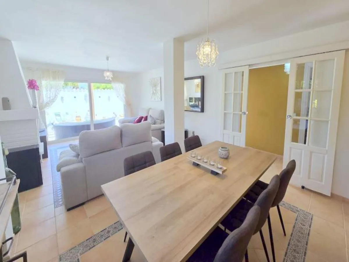 70d2c8e2-5251-4945-b597-e3d149ef6943