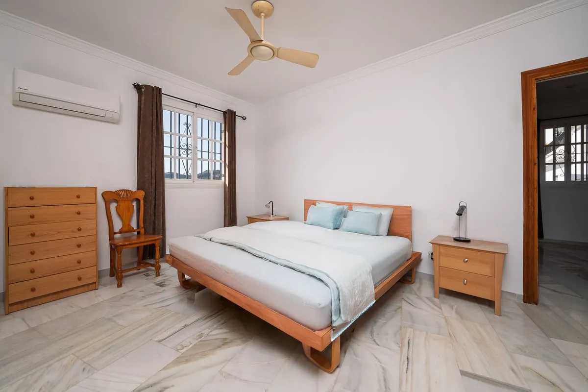 0a5e756b-fcaf-40ae-b5e9-c5f60dc46351