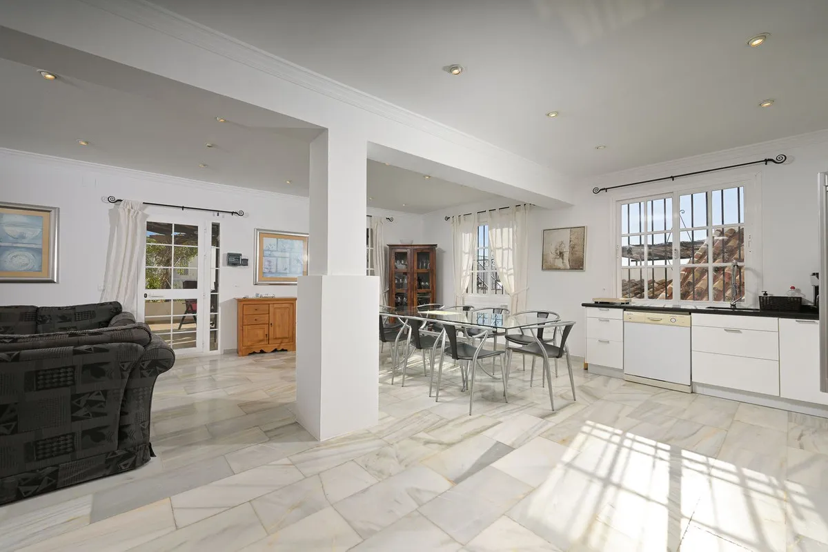 9eb3f5a4-4784-49cd-bf13-1441534ff23a