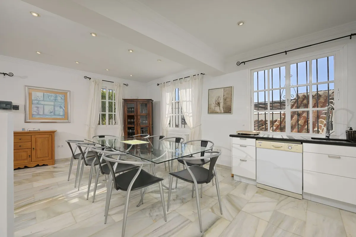 ca767fa9-fc77-495d-bb02-7d465c84691a