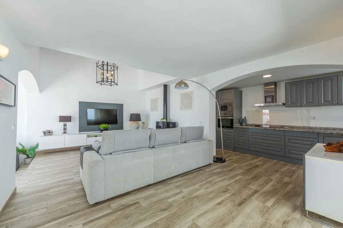 5ff35023-6385-4fbc-9cdc-5152b98f93ef