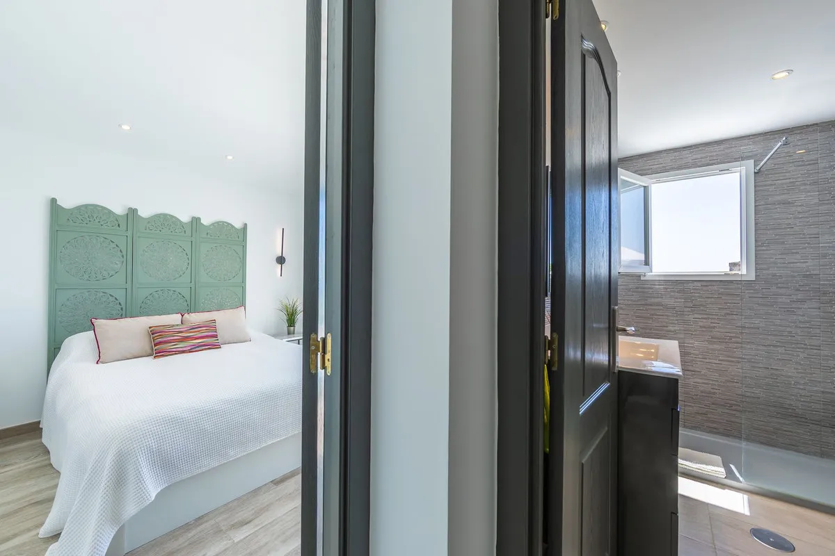 8e5e06fe-67d4-4450-95c9-42878ea382cc