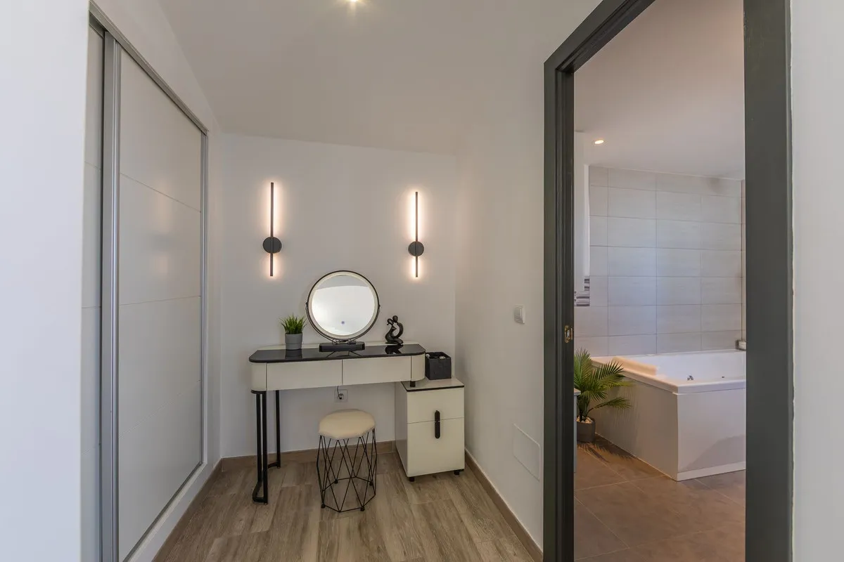 b9a0829a-0b0d-4cff-8312-db4d3683338b