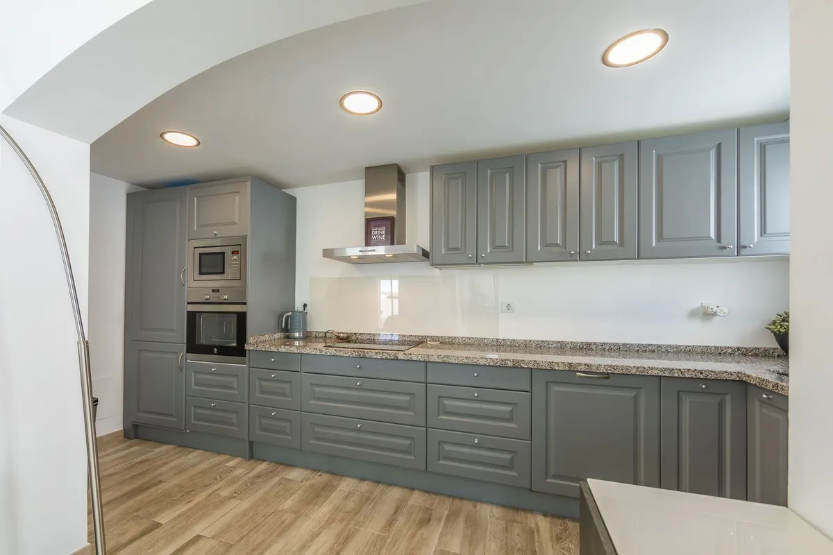 bca94baa-5ce6-48a5-a381-9a680ff65575