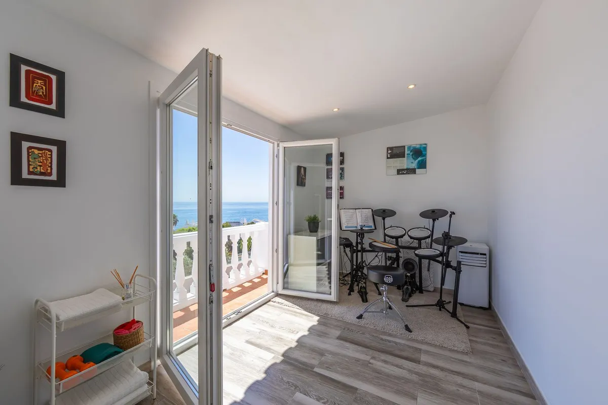 fc35f87f-0d70-4d7c-9bbb-874e00c876bf