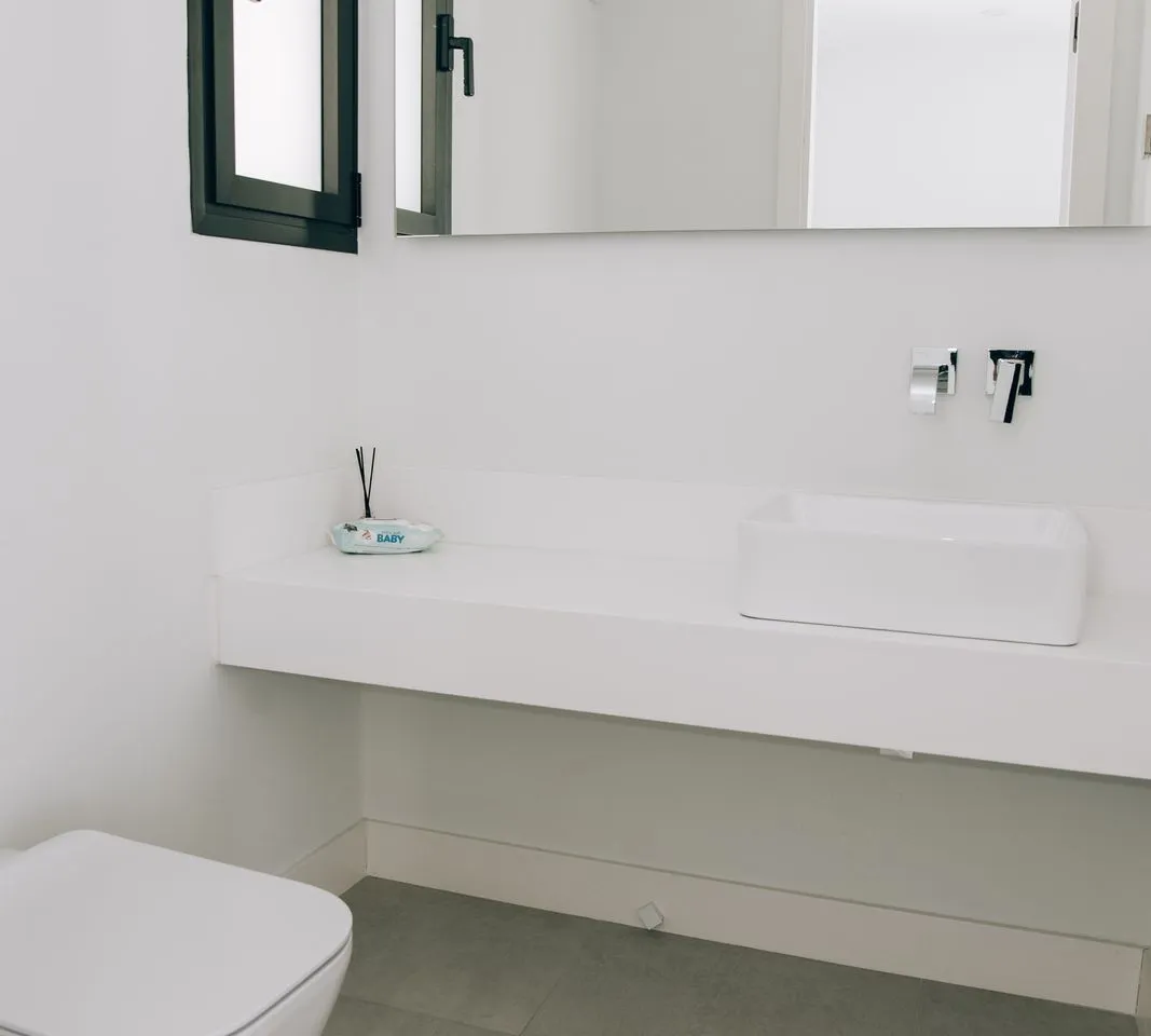 ff8ec9b5-4c95-4975-8684-db61f31d3b27