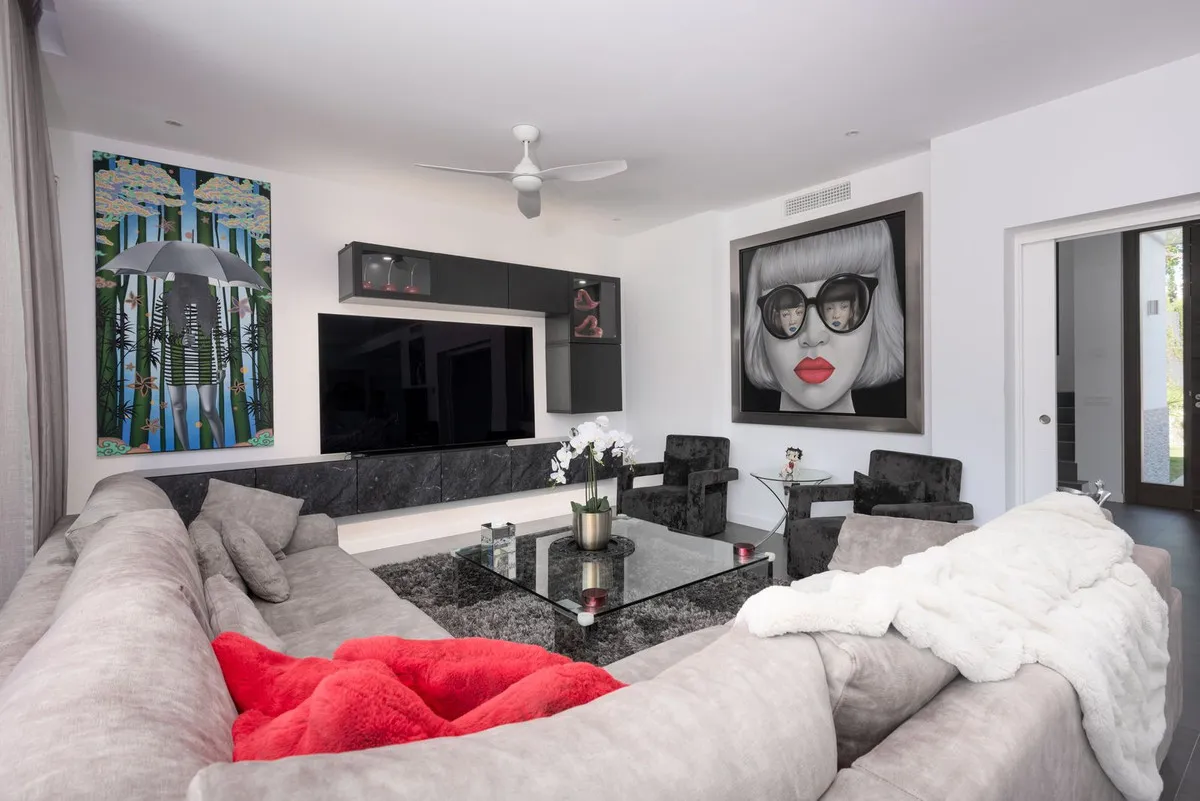 8e040478-e9d5-457a-8fc3-cbe569a3d6c2