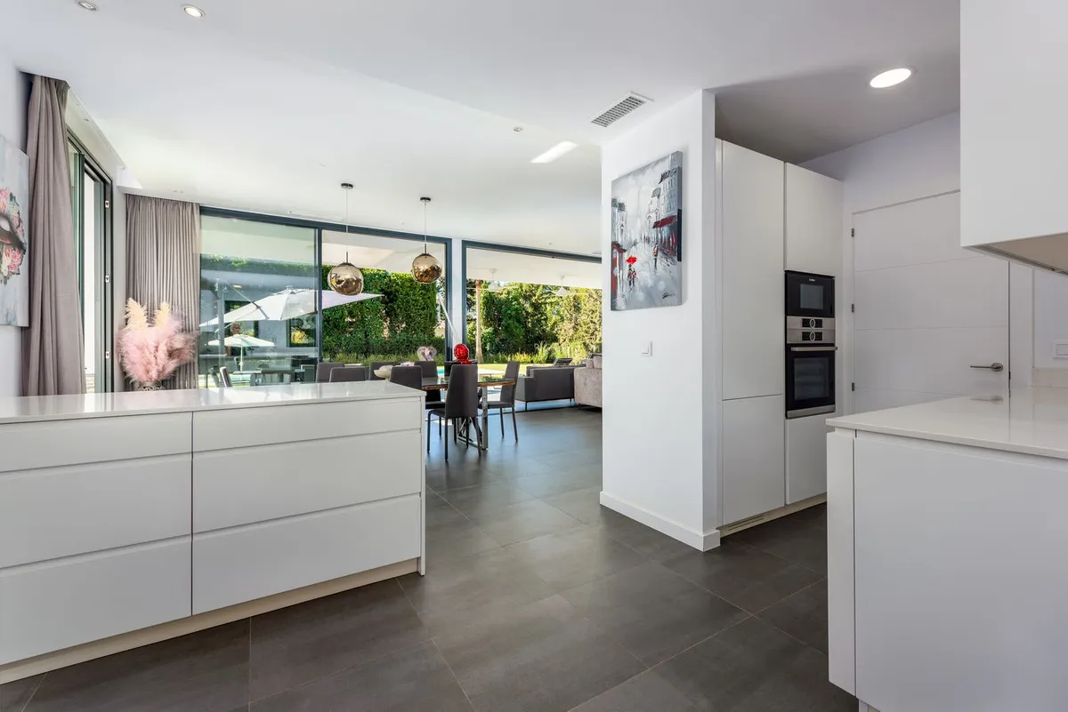 b7de0c56-1e1b-4984-8143-0b57498f6db1