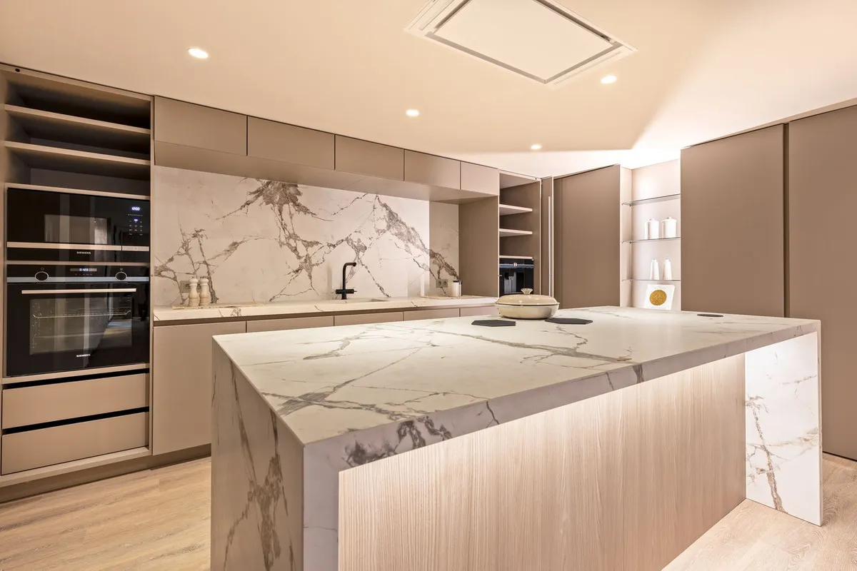 320c16f8-3c67-4404-99e3-fff279965ef0