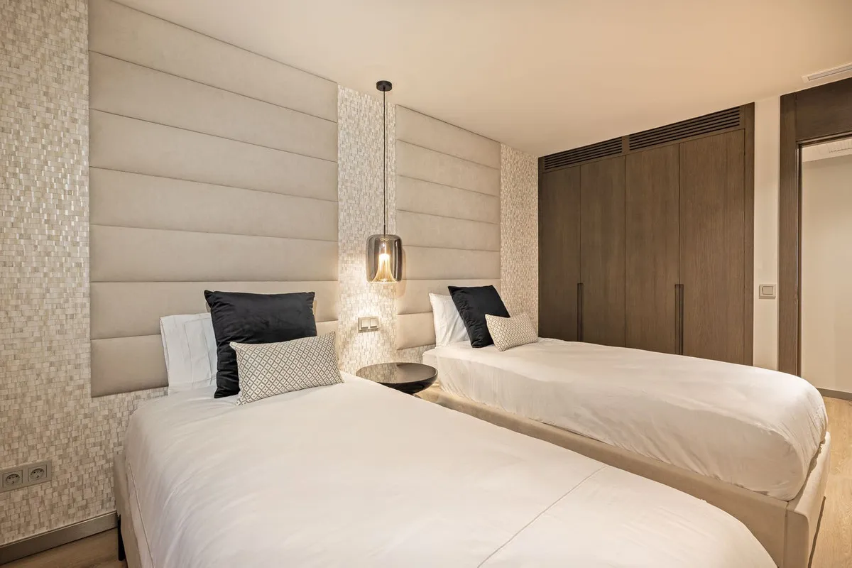 f97aba29-a9d2-4b07-a9a0-a18dd5301281