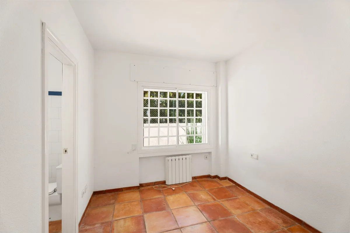 d2b30338-5761-4048-bd2a-fd9b1474aeb9