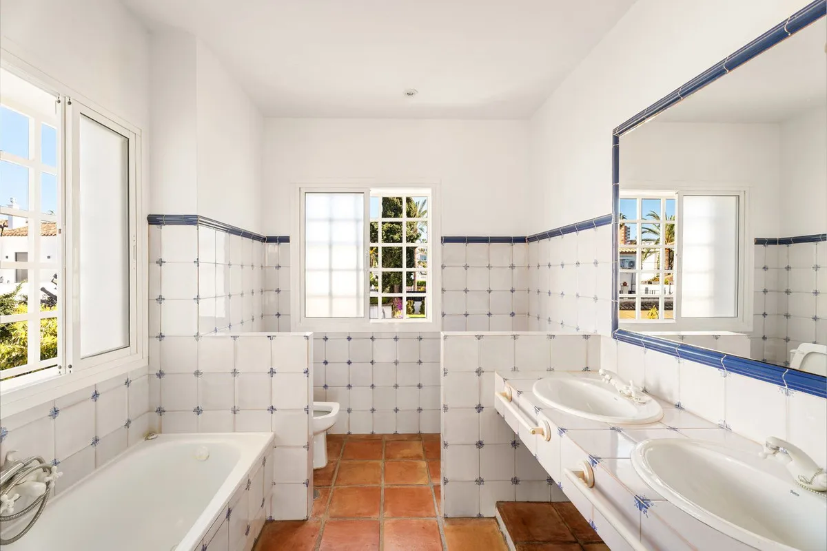 ead487b1-8069-460a-8cdb-92a8dd6faa2c