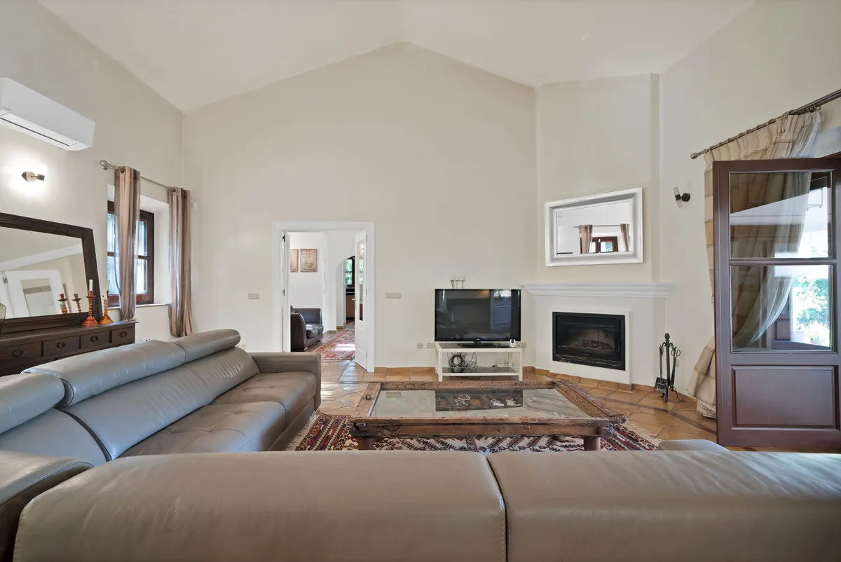 f8f78a7a-2eda-44e5-9b58-0e6c764f50e3