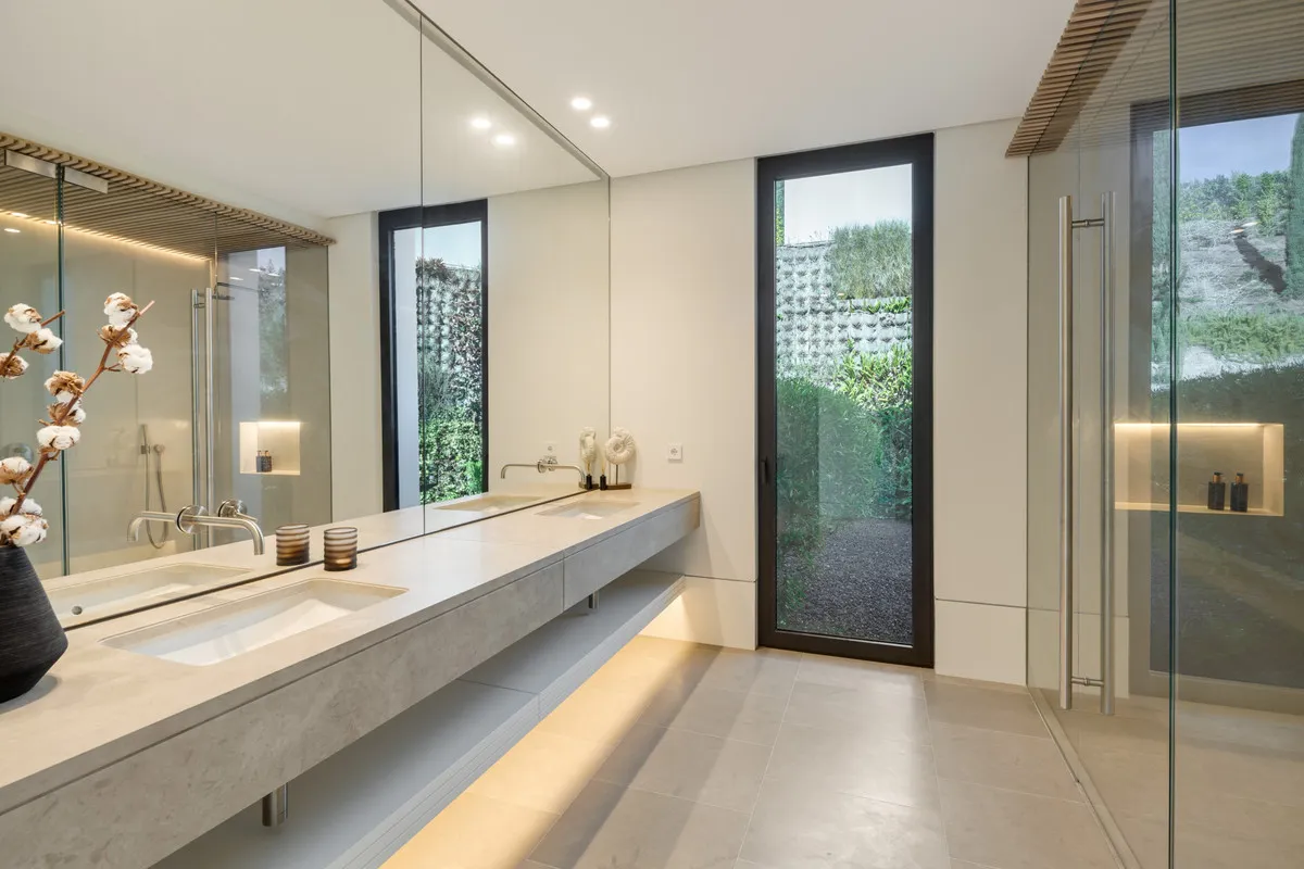 ca24ca12-1f8d-4f92-8a8d-a34d5332d154