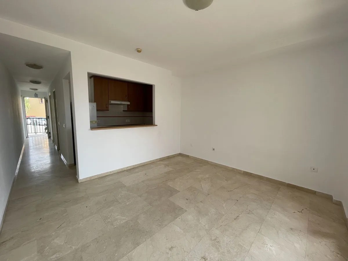 a8c6127e-14d4-445c-a232-4c378b401f30