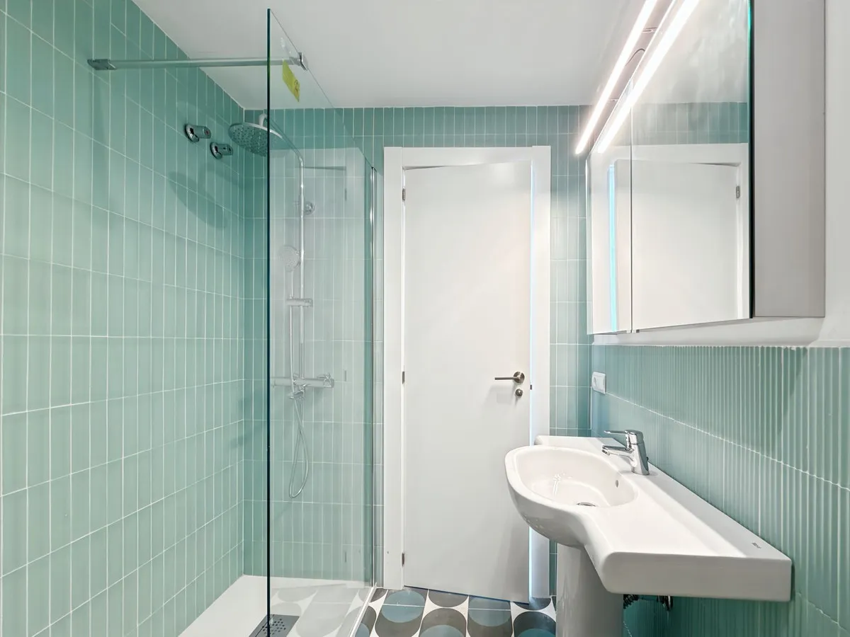 25feb9dd-3b49-487e-8aa9-97f3347ae804