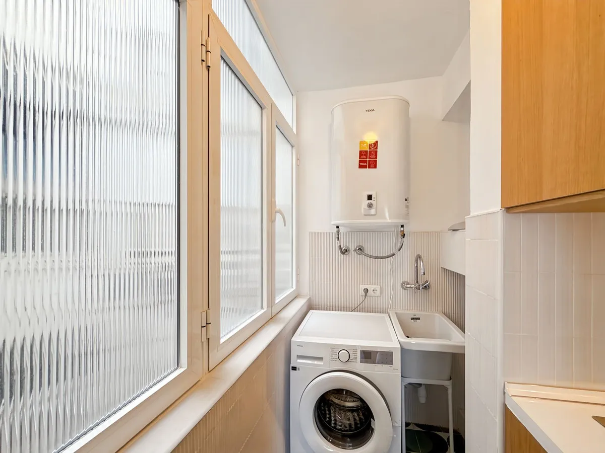 9a93c120-d7aa-4d4d-8851-7e0016fa4670