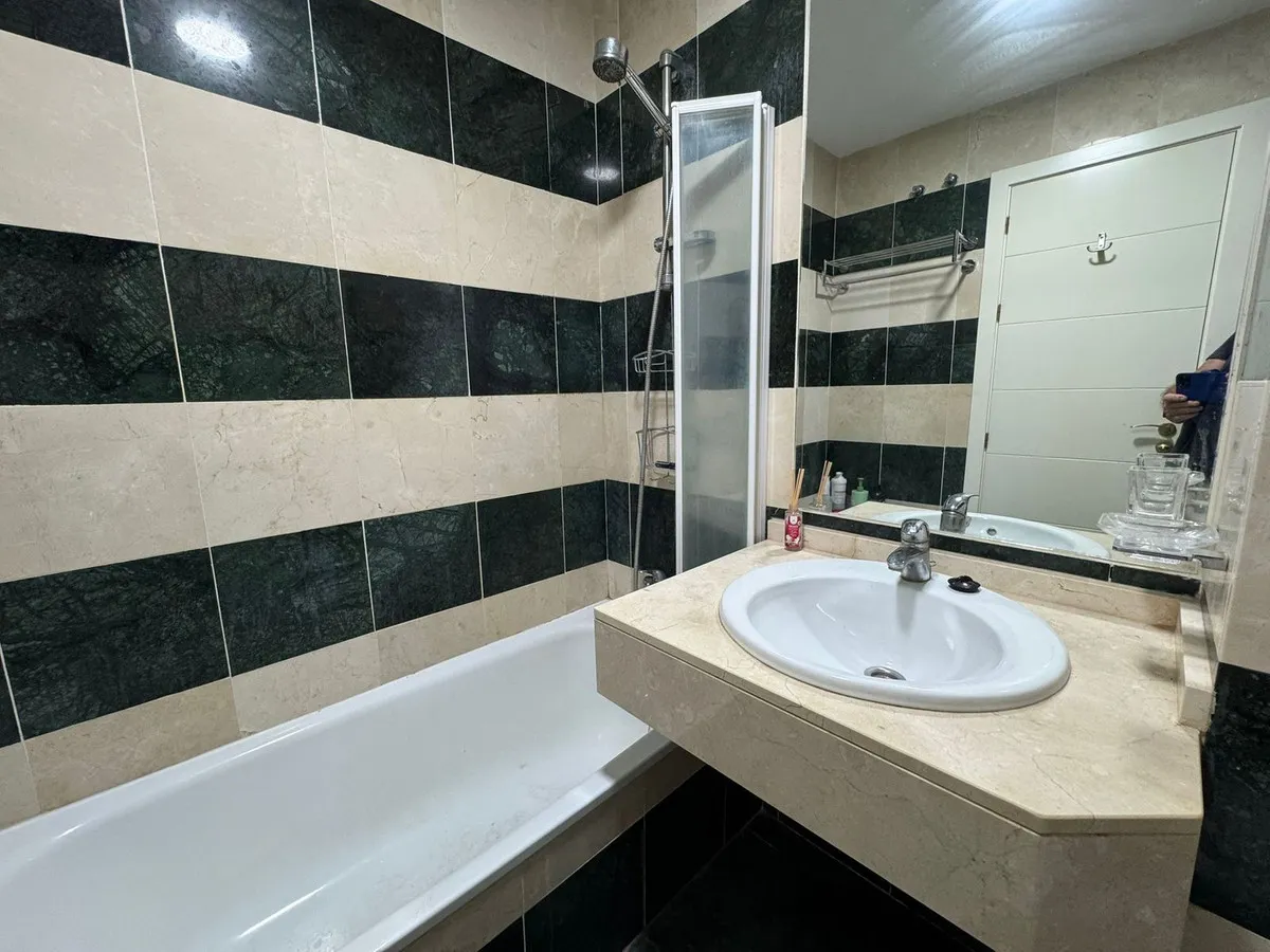 10672848-5f9c-402e-97b4-f863bf725039