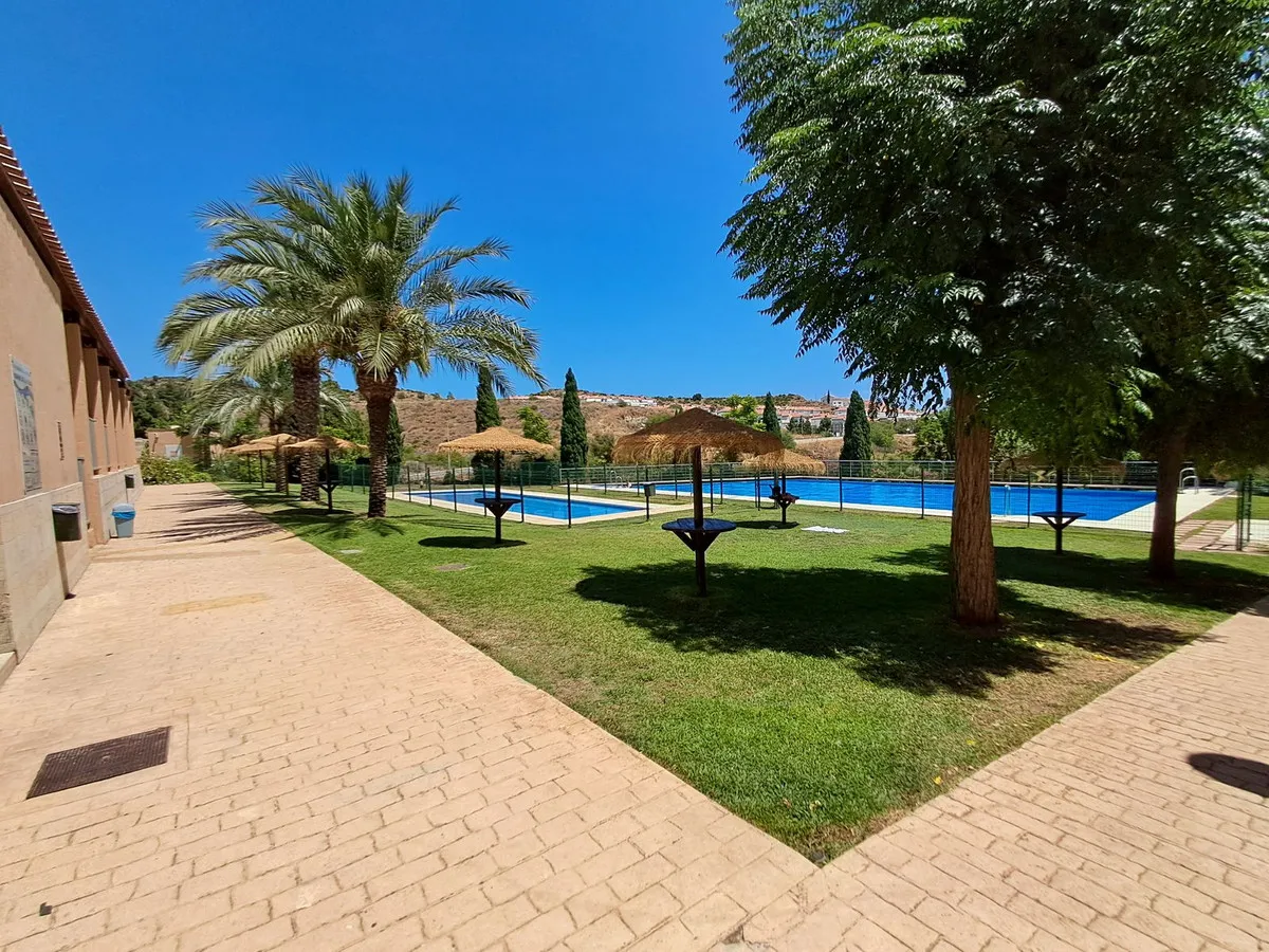 33ed02fe-bfd7-48f8-903c-6697f98dfaee