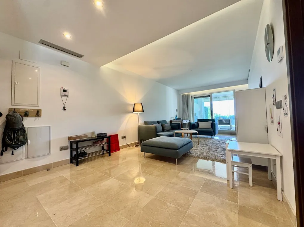 b8f9705a-0ff8-4d35-aa81-3338bb3ac2ba