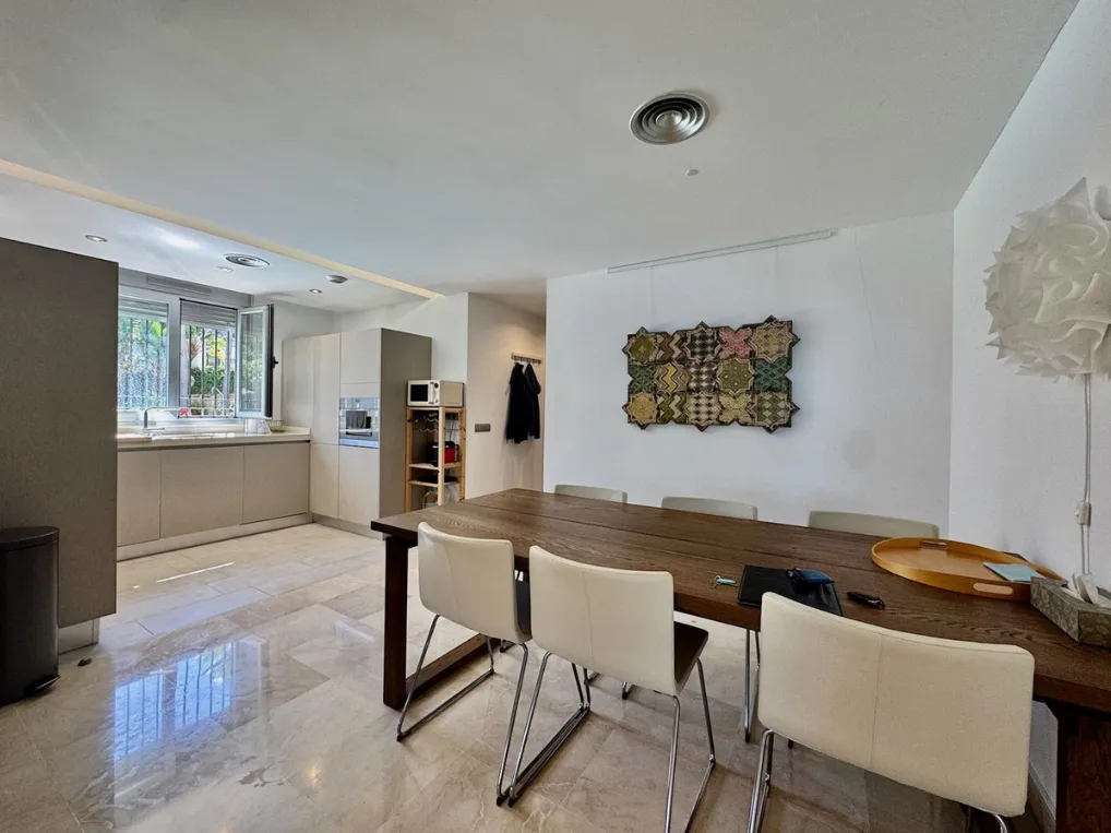 fe3b5eaa-3427-4d12-a69e-b84e1655821a