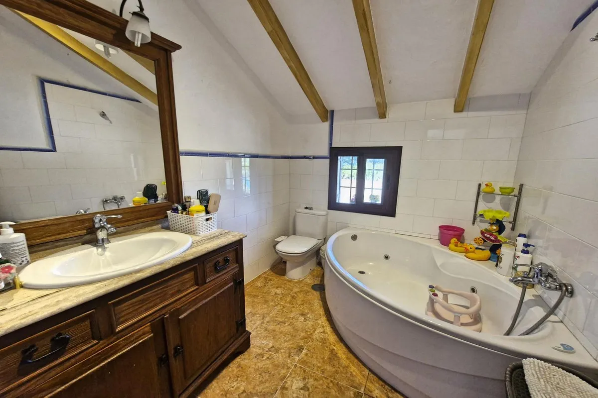 ca262712-357f-4311-86b8-bcbecfefb5e8