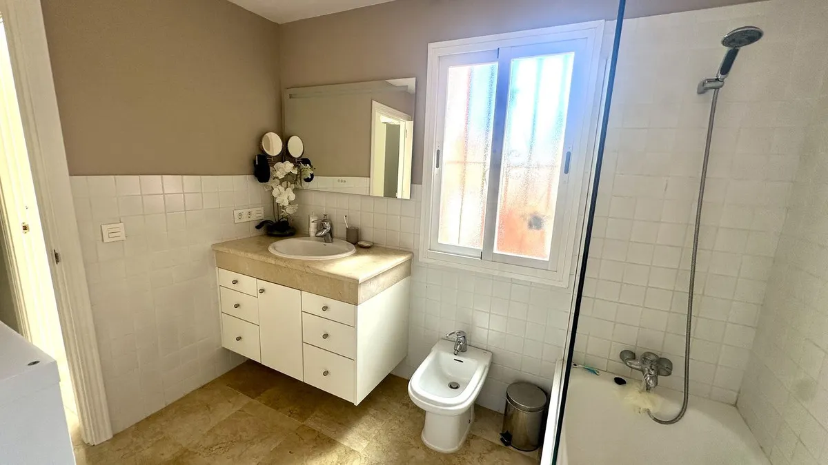 e6db83df-10ae-44e2-87e7-8a075072931d